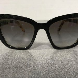 🔴SOLD🔴 Authentic Prada Sunglasses